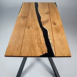 Tisch aus Echtholz massiv, geölt