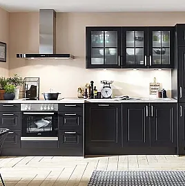 Landhaus Küche mit Fronten in Schwarz matt