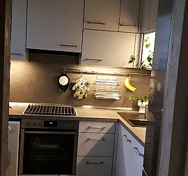 Moderne L-Küche