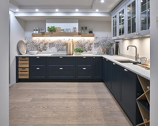 Koje 13 KH: Landelijke hoekkeuken met granieten werkblad in blauw en grijs - Vienna satijnlak steengrijs en diepblauw