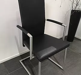 Musterküche: Sonstige Stuhl mit Armlehnen, Echtleder schwarz, Edelstahlgestell