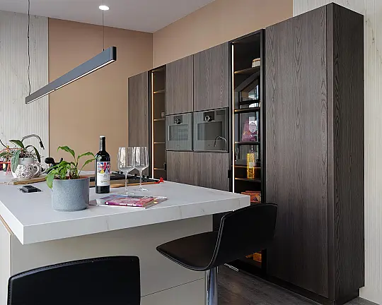 LEICHT Einbauküche in Lack und Echtholz mit Dekton-Arbeitsplatte - Classic-FS-C1