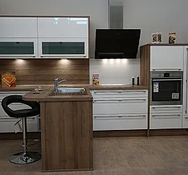 T-Küche 400 cm x 190 cm mit Lackfronten in Hochglanz weiss