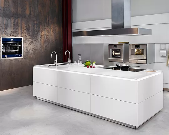 Kücheninsel in Glattlack Signalweiß mit perfekter Luxusausstattung - L15 Glattlack  (M25)