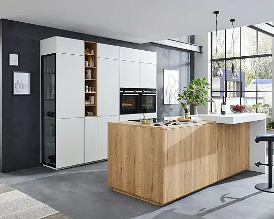 grosse moderne Einbauküche mit Insel und Elektrogeräten - Serie 3084