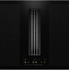 Flächenbündiges Induktionskochfeld mit integriertem Dunstabzug