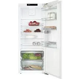 Einbau-Kühlschrank mit PerfectFresh Pro für längere Frische, moderner LED-Beleuchtung und DynaCool.