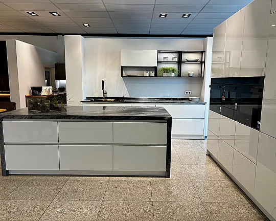 Zeitlose Designikone! Weiß Hochglanzlack! Kombiniert mit Naturstein und Siemens Elektrogeräten! - X2 Gala in L091 kristallweiß hochglanzlack