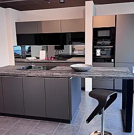 Ein beeindruckendes Küchendesign, das begeistert – stilvoll, funktional und bis ins Detail durchdacht!