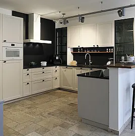Landhaus-Küche Echtholz mit Granit-APL