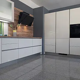 Zeitlose und moderne Magnolia - Hochglanz - Lack - Küche  aufgebaut in L-Form - veränderbar