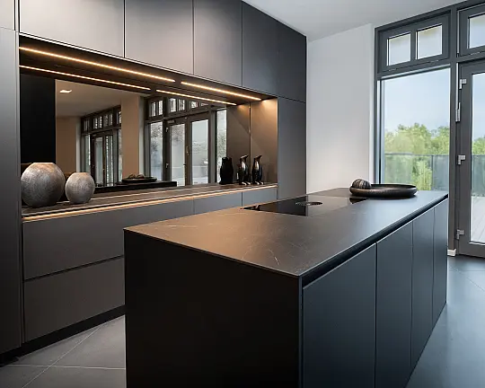Y-OS Designküche, exklusiv geplant mit Miele Geräten - Y OS Organic Titanium Designküche mit Inalco * Keramik und exklusiven Miele Geräten