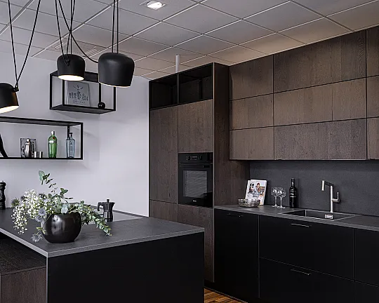 ansprechendes Design - Eiche Mokka mit schwarzem Mattlack