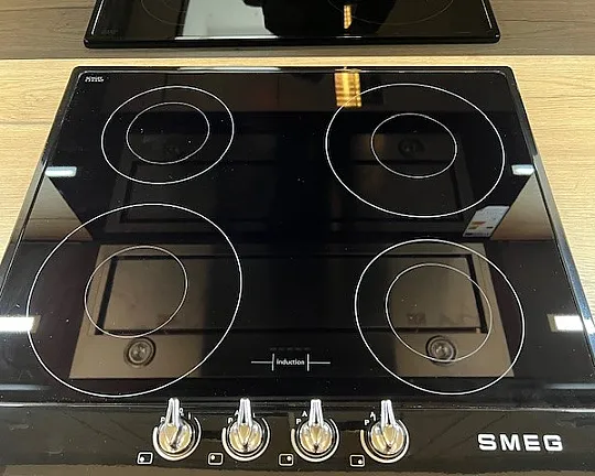 Induktionskochfeld mit chrom-Knebeln passend zu Stil-Küchen - SI 964 in schwarz/chrom