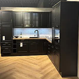 Landhaus-Küche Sylt 851 schwarz matt