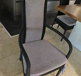 Stuhlgruppe mit 4 Stühlen und 2 Sessel