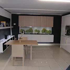 Moderne Design-Winkelküche mit Sitzplatz in weiß, ohne Geräte