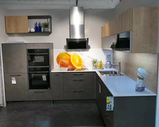 Moderne Einbauküche mit Glas-Nischenrückwand - P13 Portland