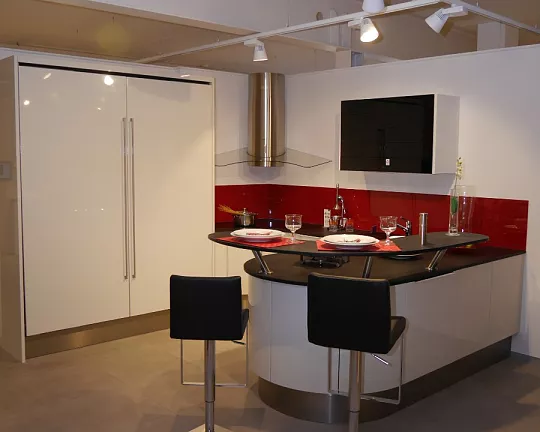 Exclusive Küche ohne Ecken und Kanten - AV 4030