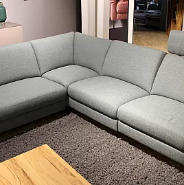 L-Form Sofa Contur Modica mit Relaxfunktion und Nackenkissen