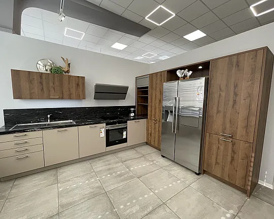 Schöne Küche mit Naturstein sucht neues Zuhause - L-Form AK Mattlack Stein grau kombiniert mit NU Eiche antigue APL Black Cosmic satiniert
