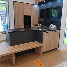 Häcker Küche, Bali Sommereiche mit Natursteinplatte Coffee Brown, U-Form