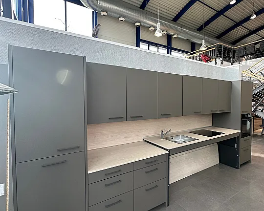 Ausstellungsküche Clay Dark Traumküche hochwertig - Zerox