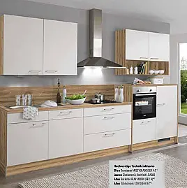 Küchenzeile mit hochwertigen Elektrogeräten