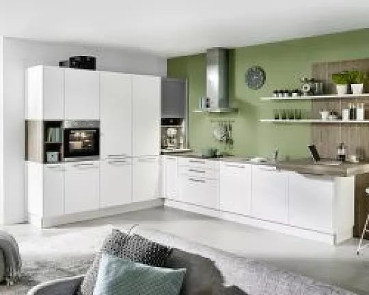 L-Küche in Weiß softmatt, mit einem modernen Look - Plus