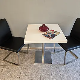 2 Freischwinger + Tisch