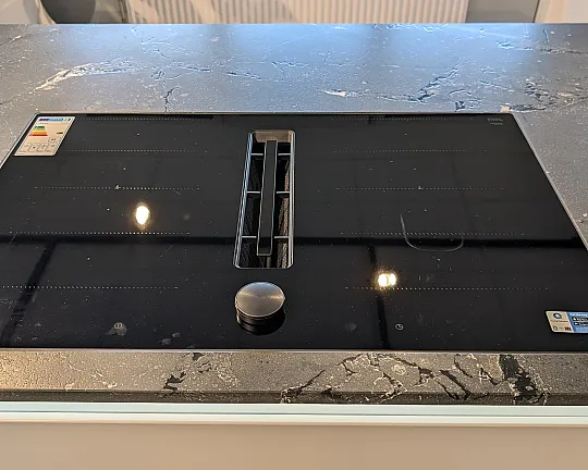 Neff Kochfeld mit Dunstabzug (Ausstellungsgerät) - V68PYX4C0