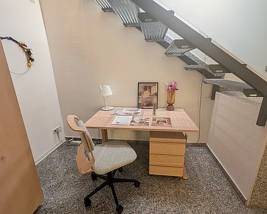 Schreibtisch mit Drehstuhl und Rollcontainer - kids