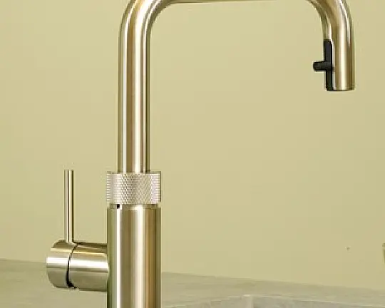 Der Alleskönner in Voll-Edelstahl mit Pro3 und Cube *All in One* Kochendwasser, gekühltes sprudelndes oder stilles Wasser | inkl. Filter-Starterset - Flex Square