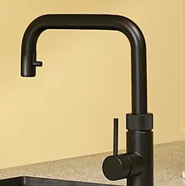 Der Alleskönner in Schwarz mit Pro3 und Cube *All in One* Kochendwasser, gekühltes sprudelndes oder stilles Wasser | inkl. Filter-Starterset
