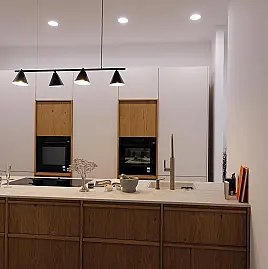 Einbauküche im Japandi-Stil mit Dekton-APL