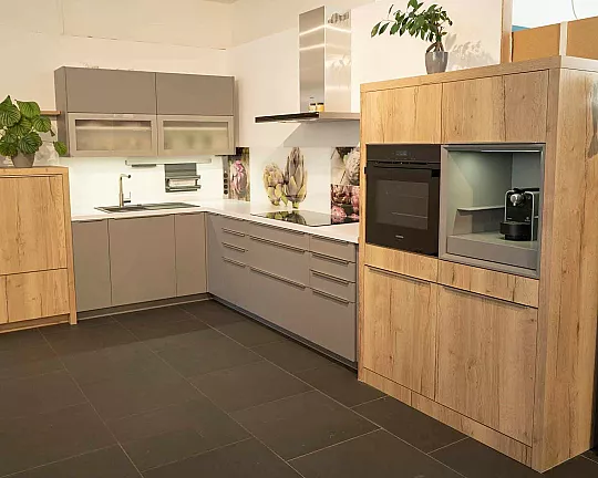 Moderne L-Küche in Platingrau kombiniert mit Wildeiche Repro - Zero/ Lano Platingrau/ Wildeiche Repro
