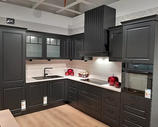 Moderne Landhaus-Küche in Schwarz - Iowa