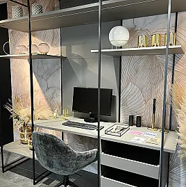 Schickes Homeoffice in angenehmem Grauton