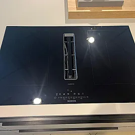 Induktions Kochfeld mit integrierten Dunstabzug