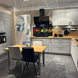 Häcker Landhausküche in perlgrau