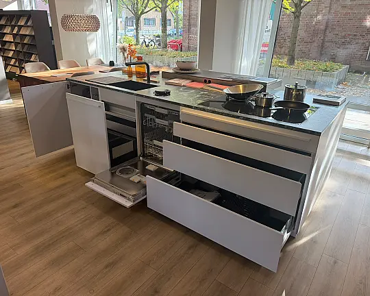 Insel mit Keramik und Gaggenau - F 45 Fenix
