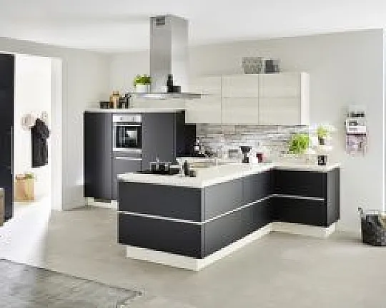 Moderne grifflose Küche in Schwarz supermatt - Touch Riva