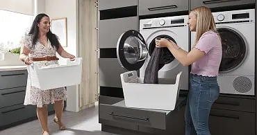 Hauswirtschaftsraum mit hoch eingebauter Waschmaschine und Trockner