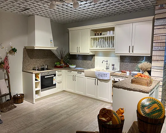 Gemütliche Landhausküche mit Natursteinplatte - Cambia L150S Creme Vanille-Satin