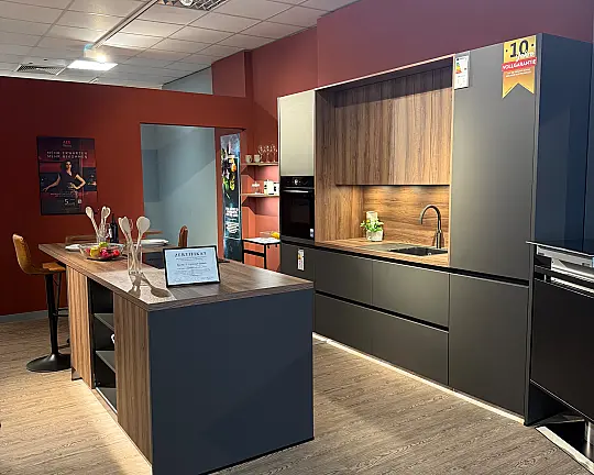 Wunderschöne Einbauküche mit Insel - Siena