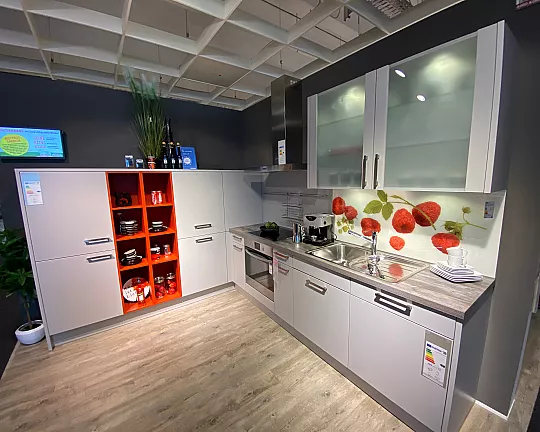 L-Küche mit roten Absetzungen - Nova K235 Steingrau