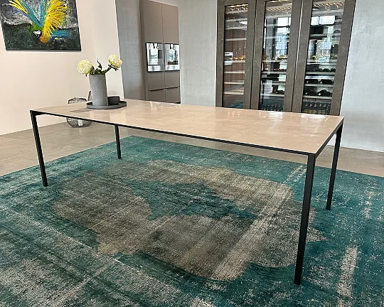 Italienischer Designertisch mit Zement- / Kunstharzplatte - Extendo Tisch "sintesi"  -