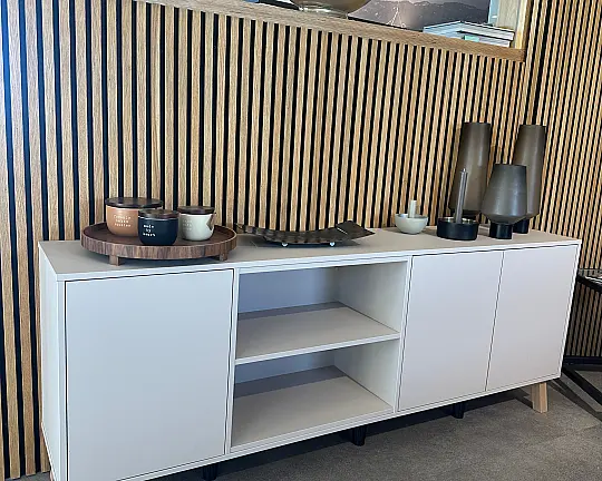 Sideboard grifflos in der Farbe Kaschmir matt - Top Soft Direktlack matt Kaschmir