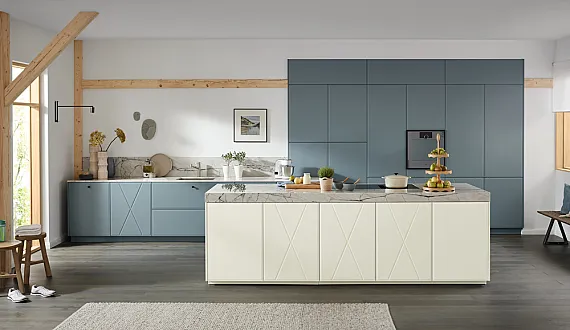 Skandinavische Ballerina Küche mit Küchenfronten CROSS ELEMENTS