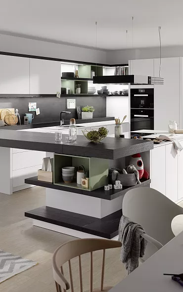 Familienküche "Siena XTreme" in Weiß mit Tresen und Essplatz